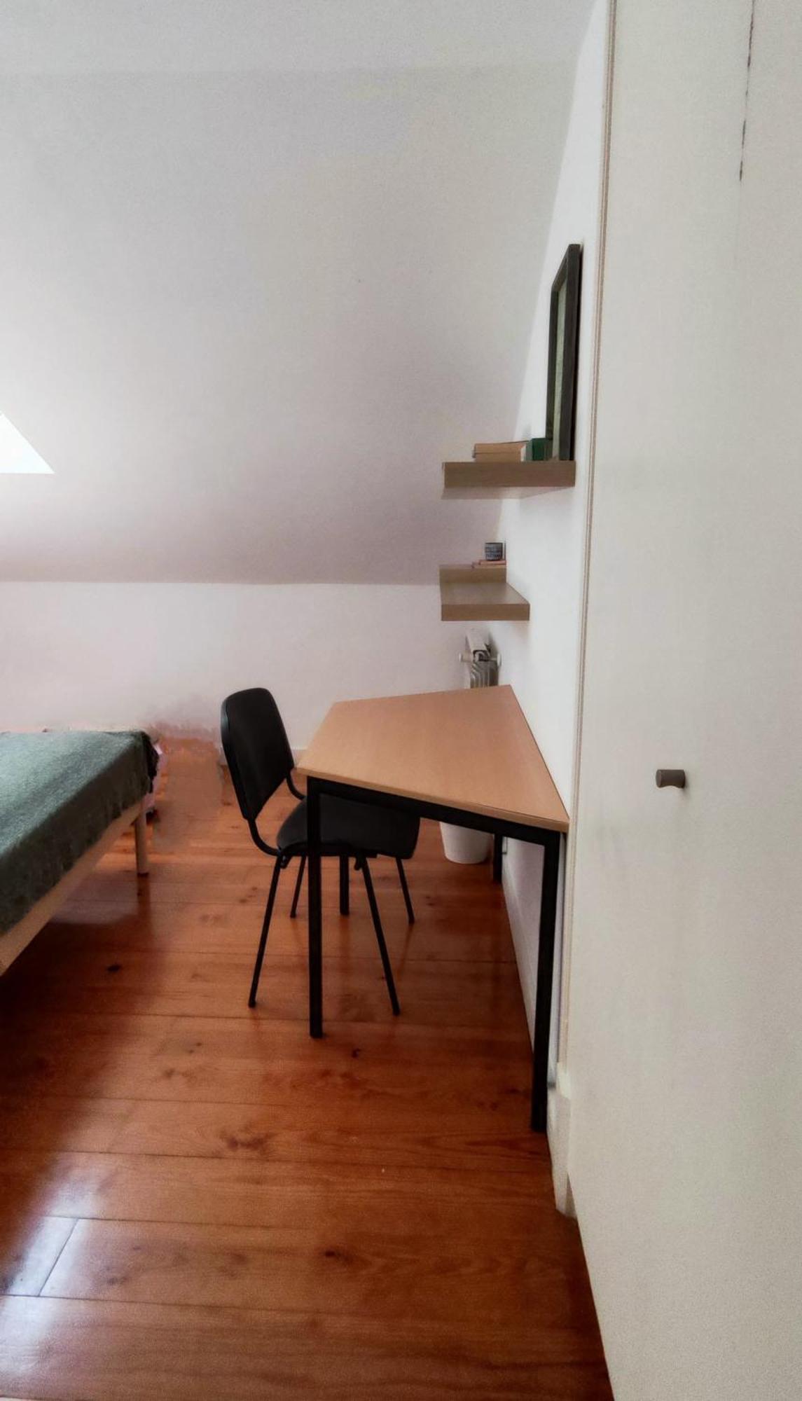 Homestay Quartos No Bairro Alto De Em Acomodacao Partilhada