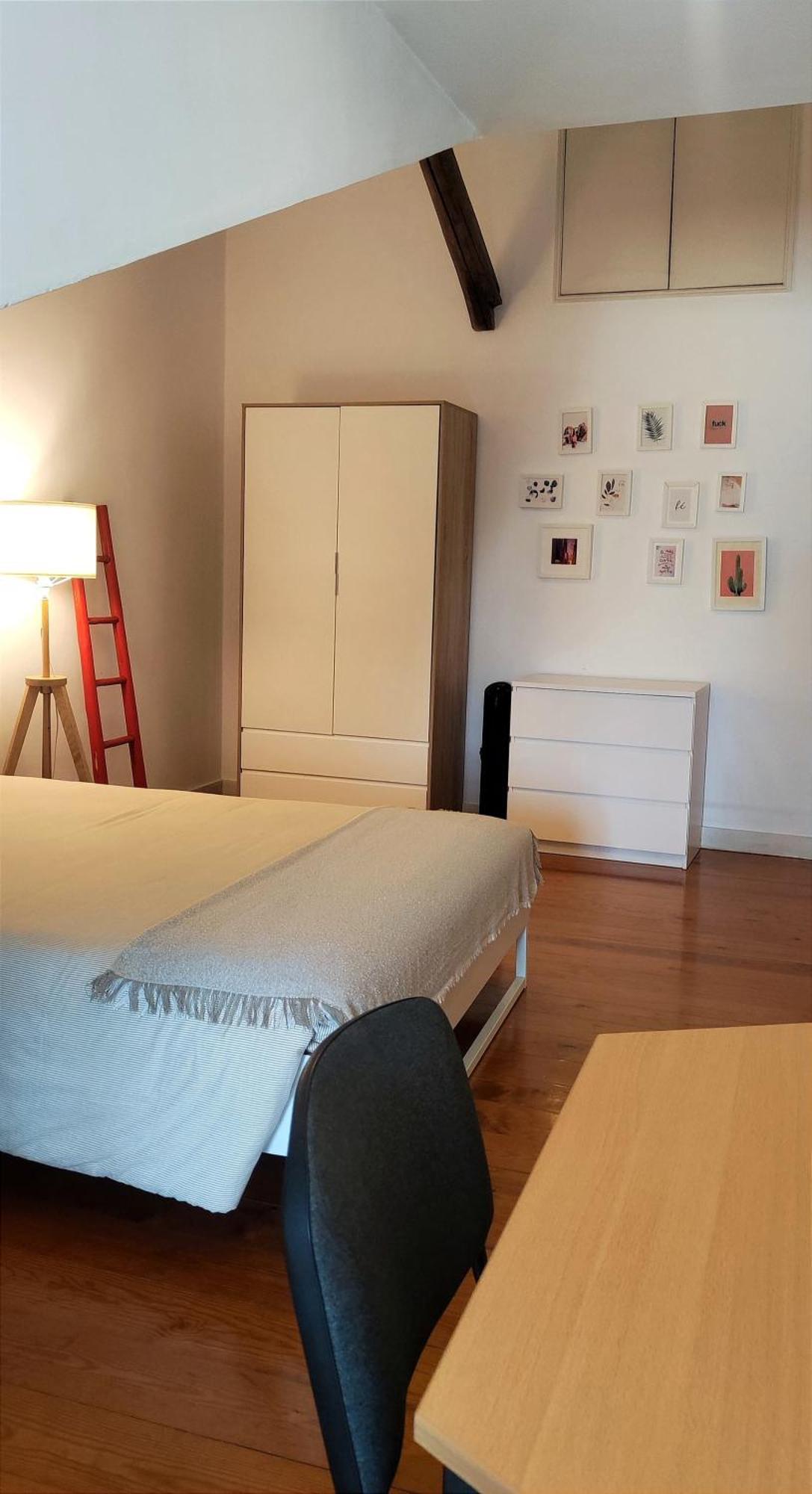 Homestay Quartos No Bairro Alto De Em Acomodacao Partilhada Lisbon